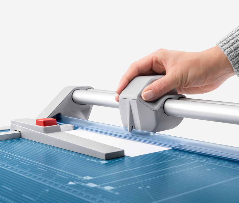 Butée arrière amovible sur la coupeuse de plans grand format A1 DAHLE 556 génération 3