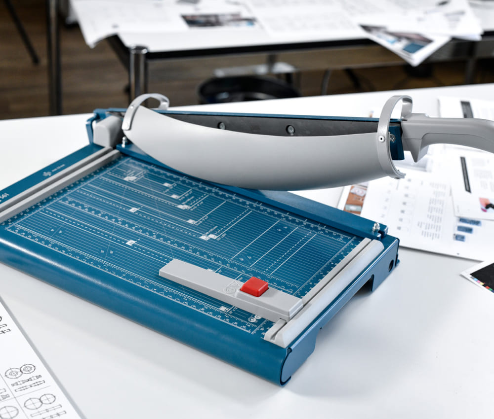 Dispositif en équerre de la cisaille papier A4 561 DAHLE